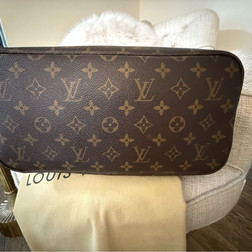 Louis Vuitton Classic Monogram Neverfull MM Tote - Picture 5 of 12